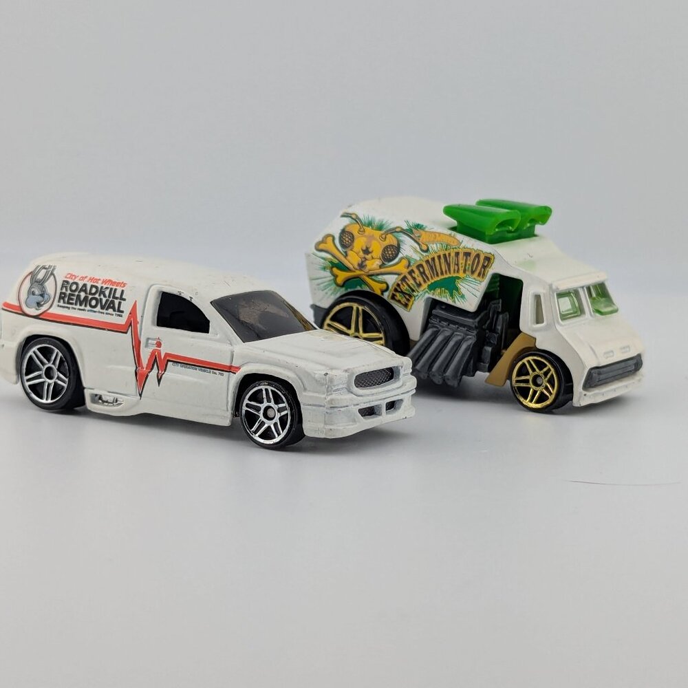 Hot Wheels Utility Vehicles Bundle – Roadkill Removal & Exterminator